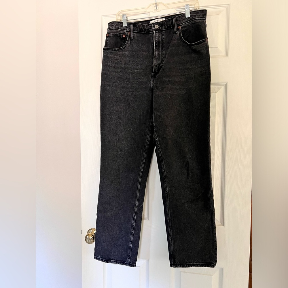 Abercrombie 90’s Straight Ultra High Rise washed Black Jeans
